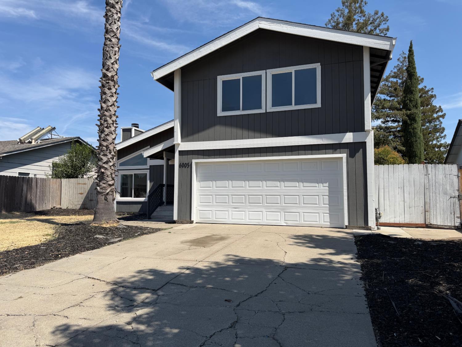 6005 La Castana Way — photo