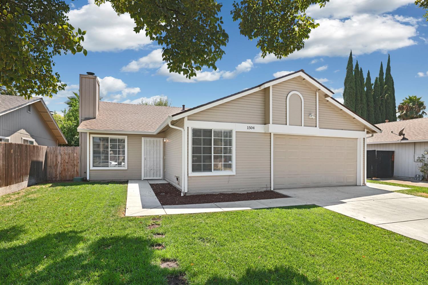 1504 Capitola Circle — photo