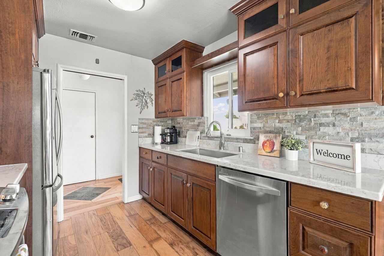 5248 Fernwood Way — photo