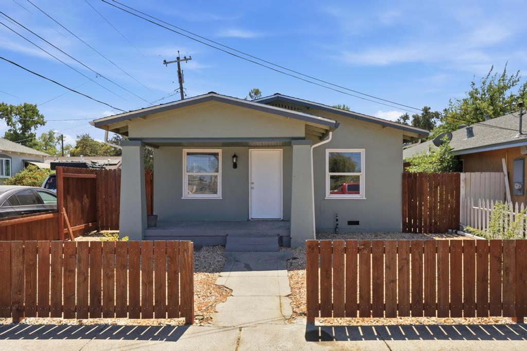 918 12th Street — photo