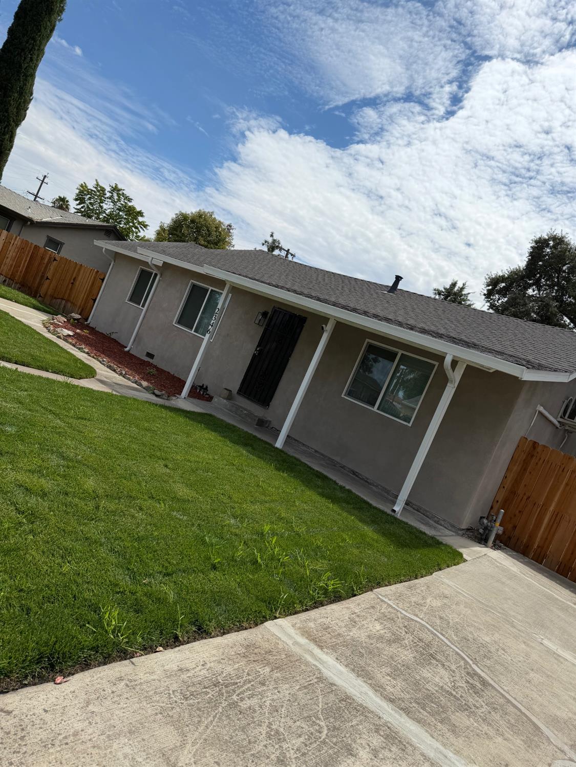 2346 Hackberry Street — photo