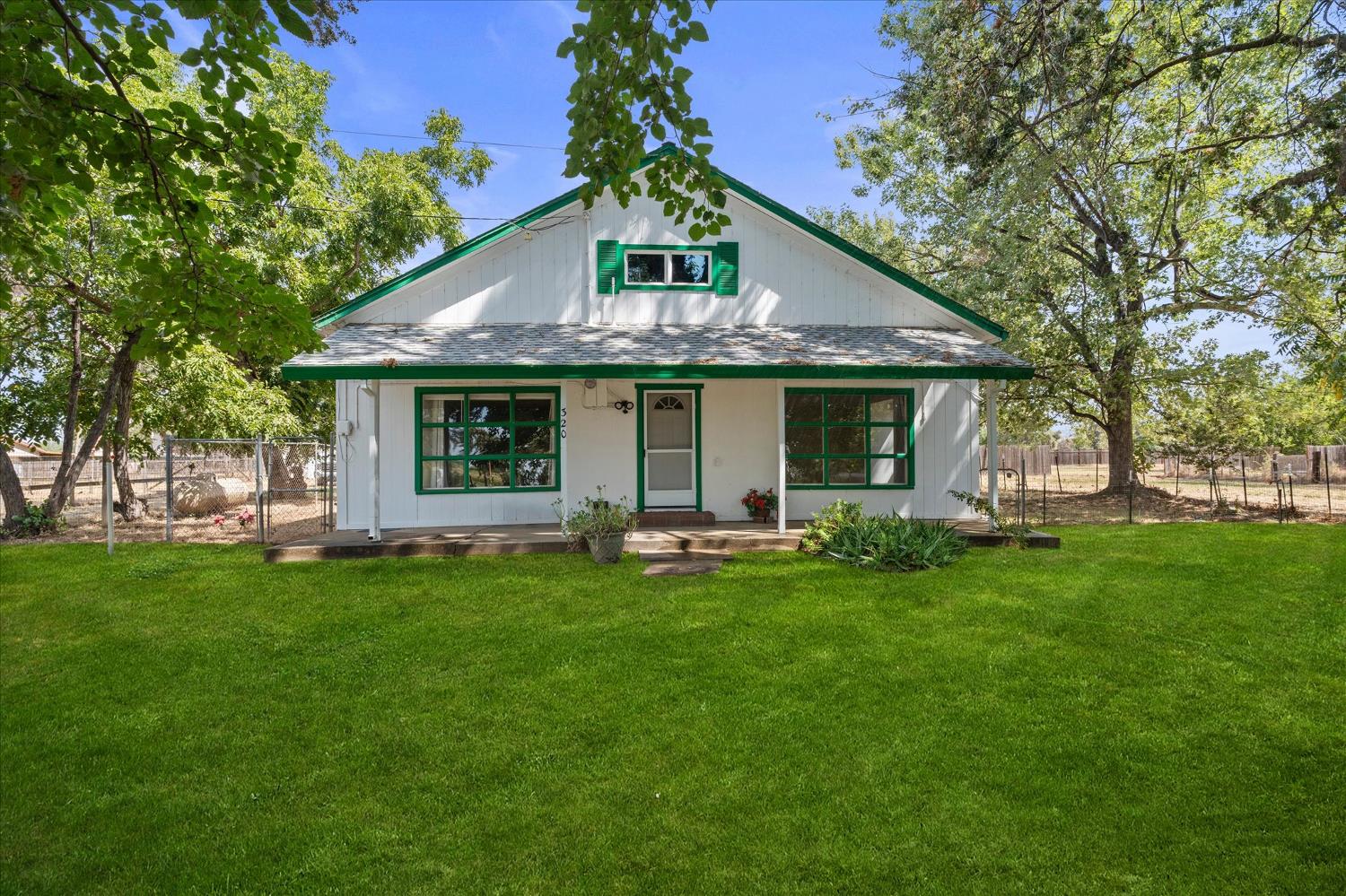 320 W Wise Road — photo