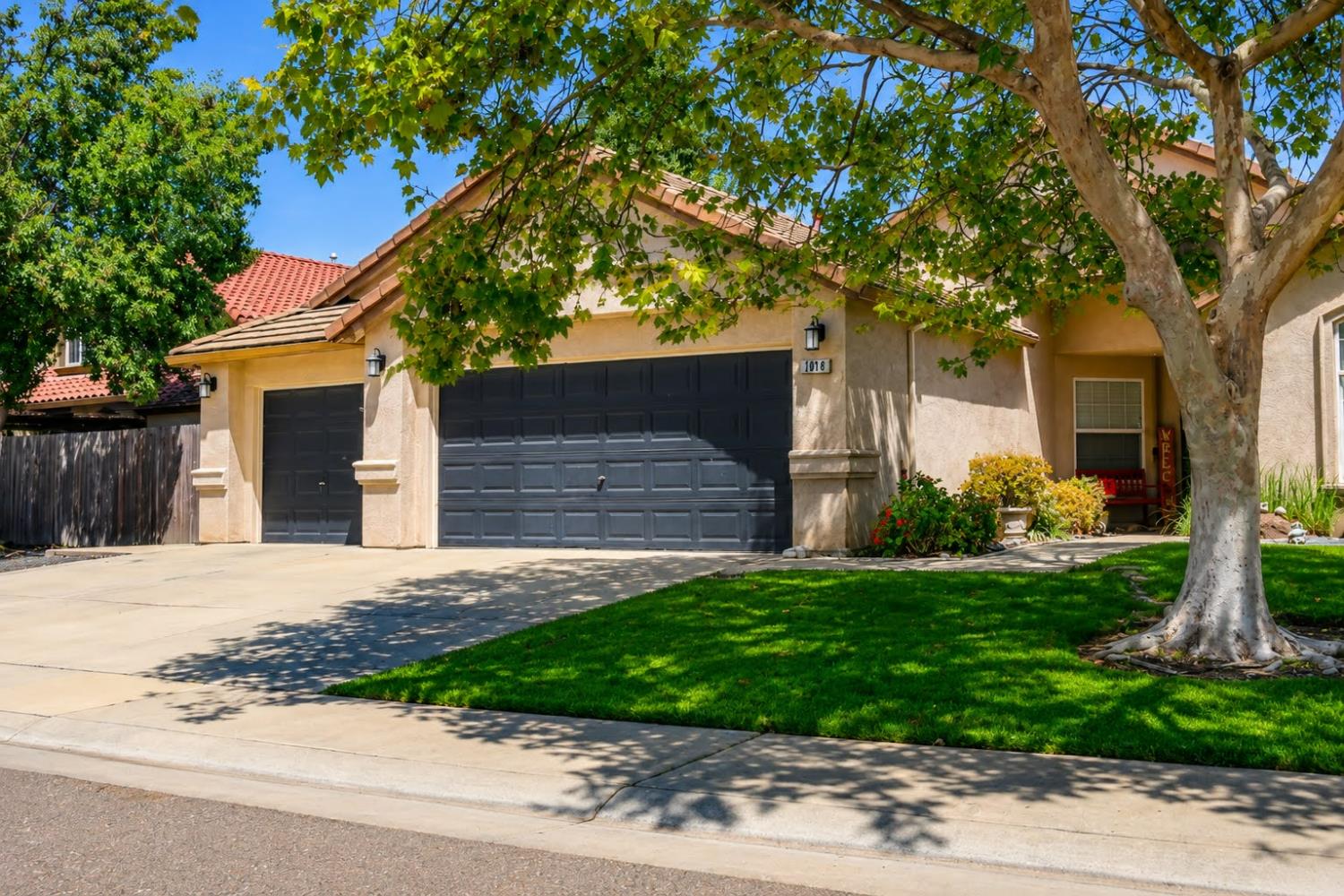 1013 Bay Terrace Court — photo