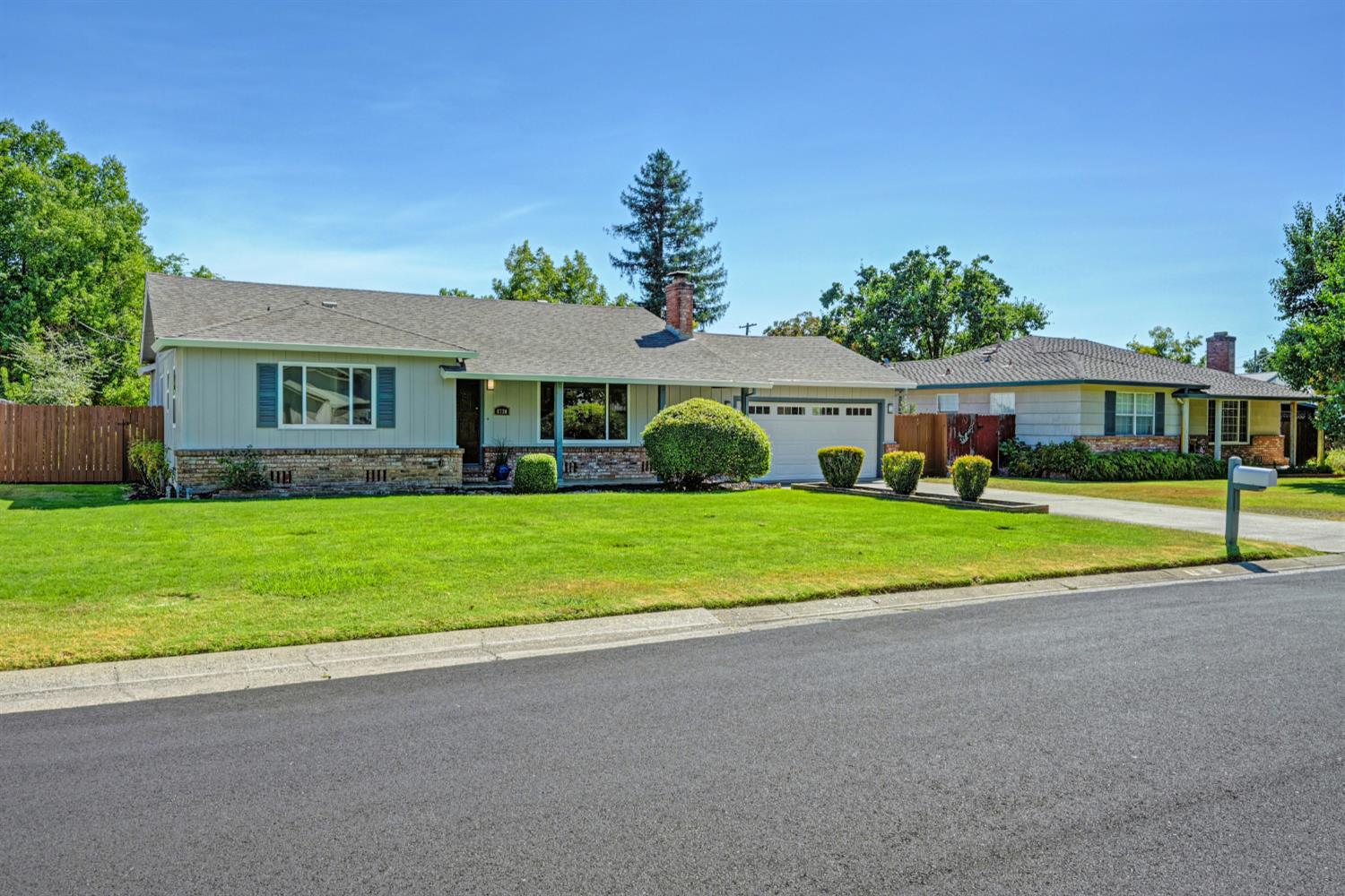 4720 Loch Lomond Drive — photo