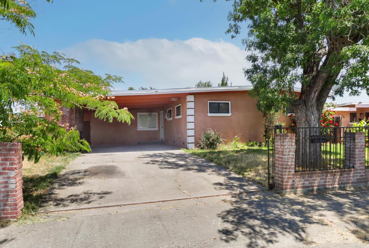 7621 23rd Street — photo