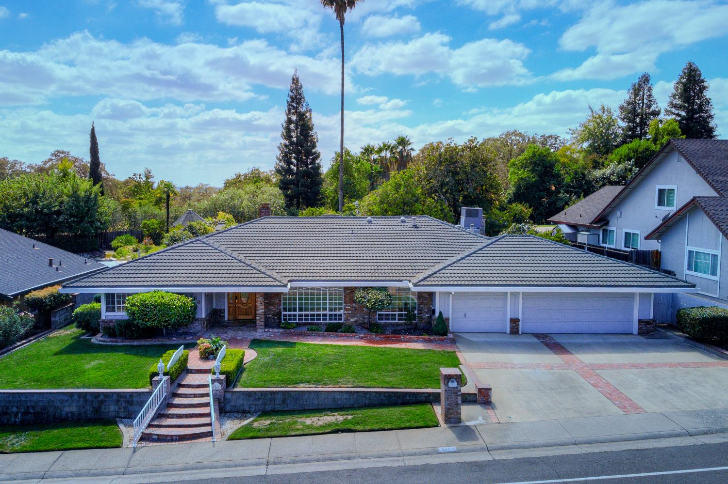 9260 Winding Oak Dr — photo