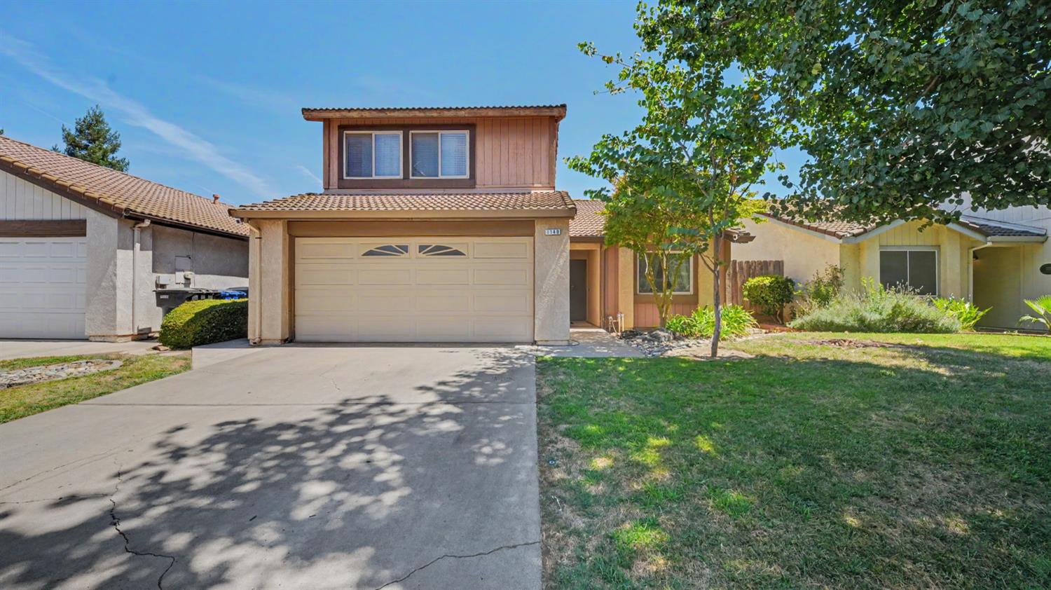 1140 Courtney Way — photo