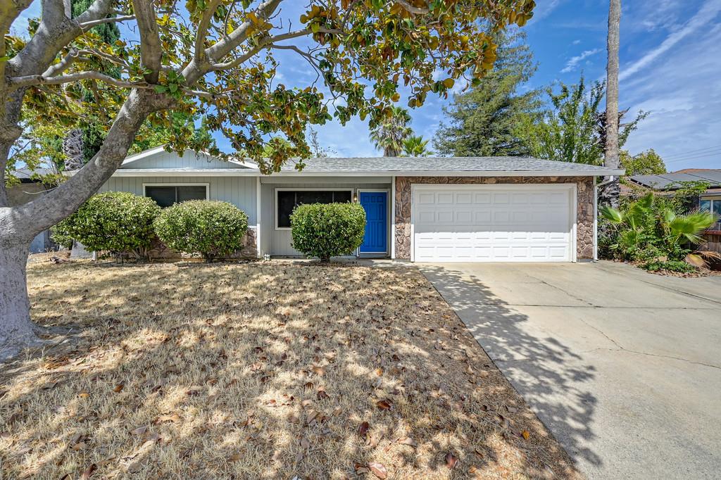 8287 Newfield Circle — photo