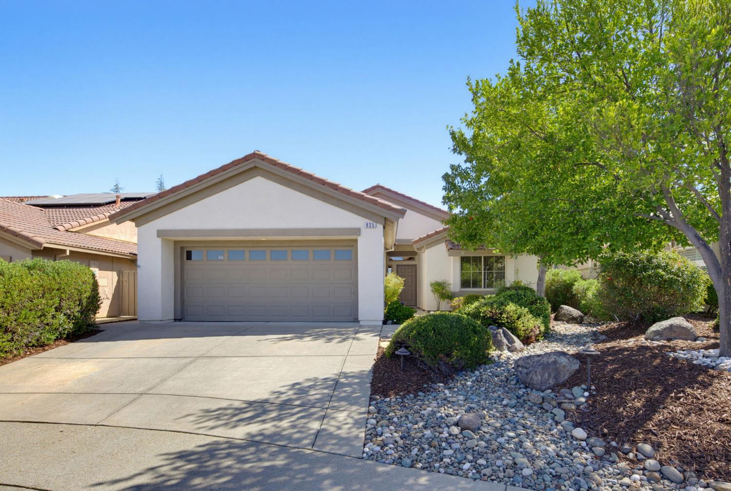 835 Azalea Court — photo