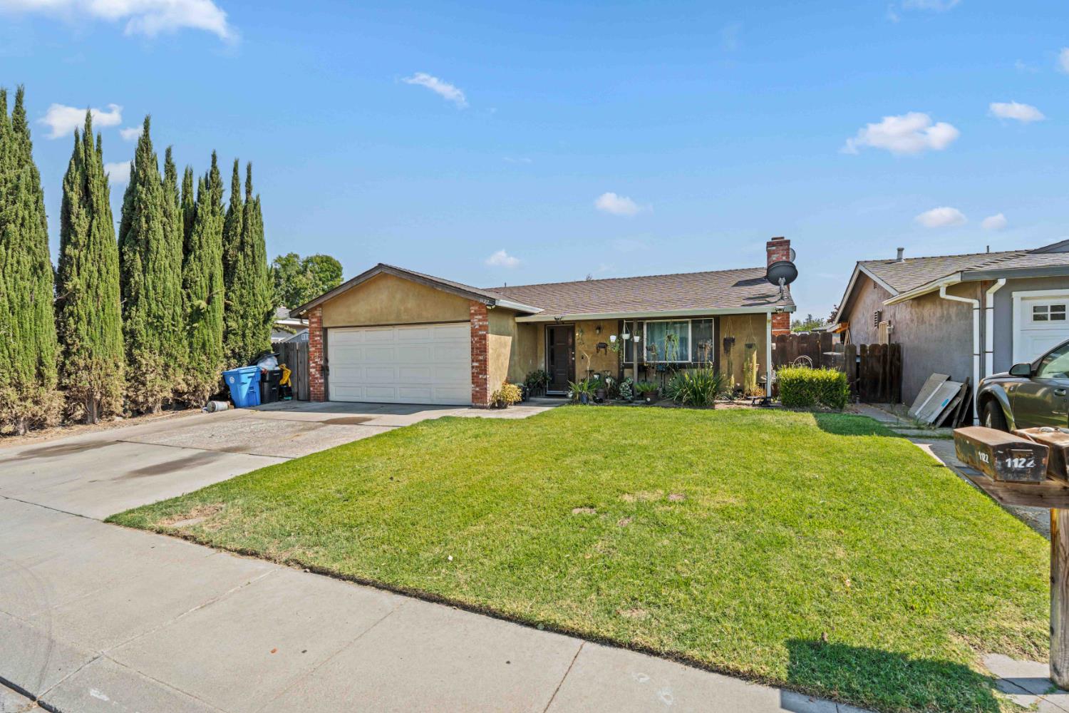 1122 Sapphire Way — photo