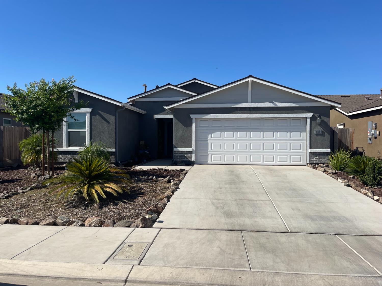 645 Elizabeth Court — photo