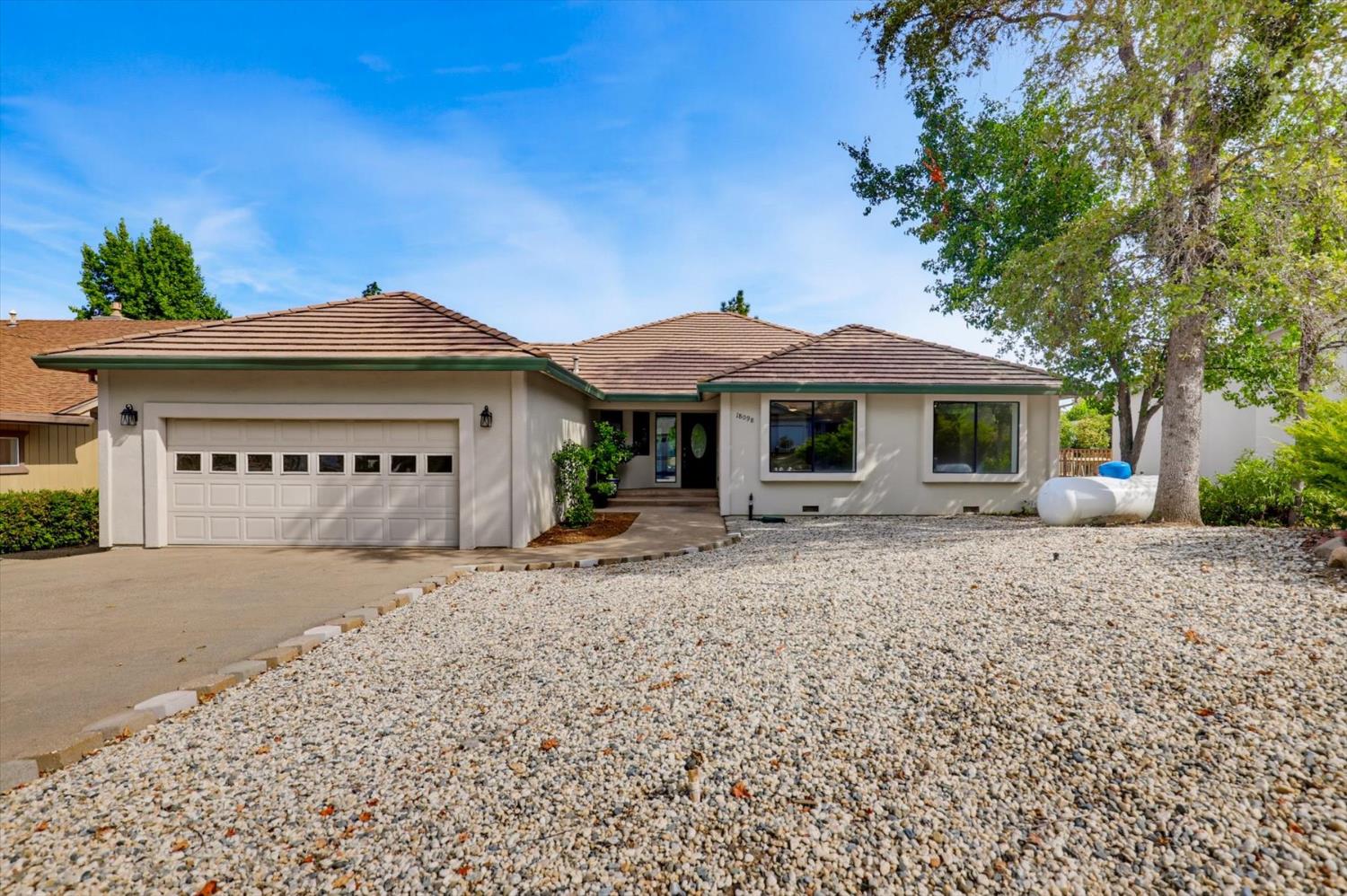 18098 Lake Forest Drive — photo