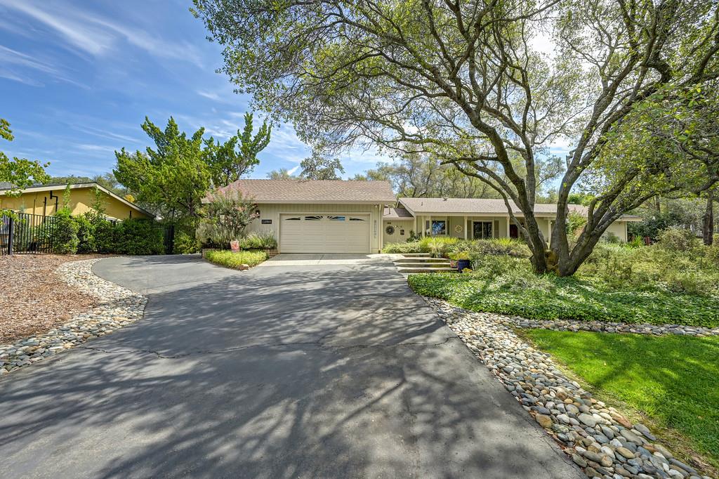 9485 Oak Leaf Way — photo