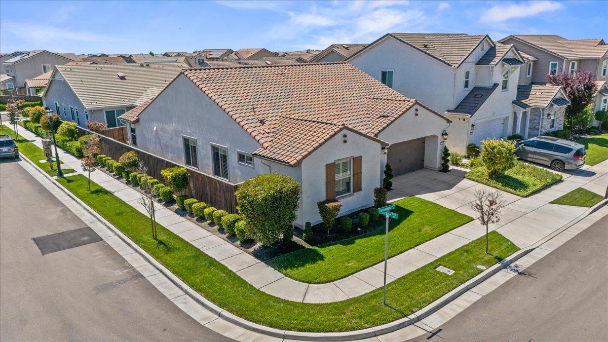 6704 Shorewood Lane — photo