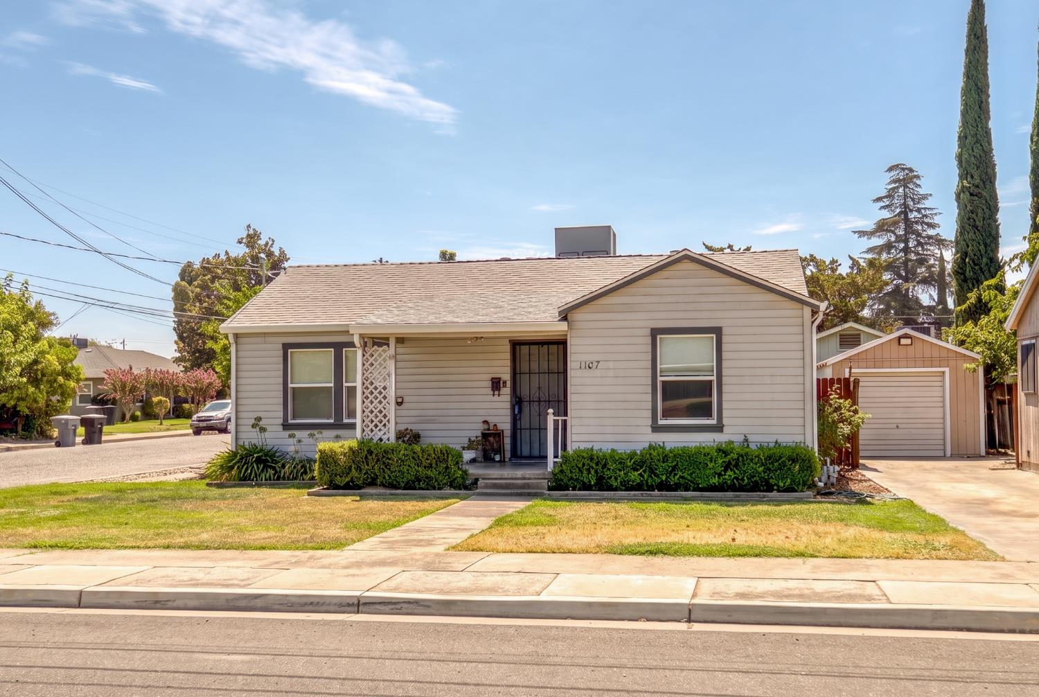 1107 Magnolia Street — photo