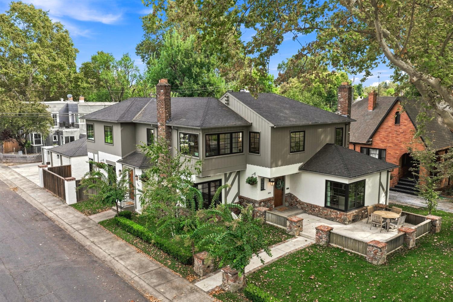 2743 Land Park Drive — photo
