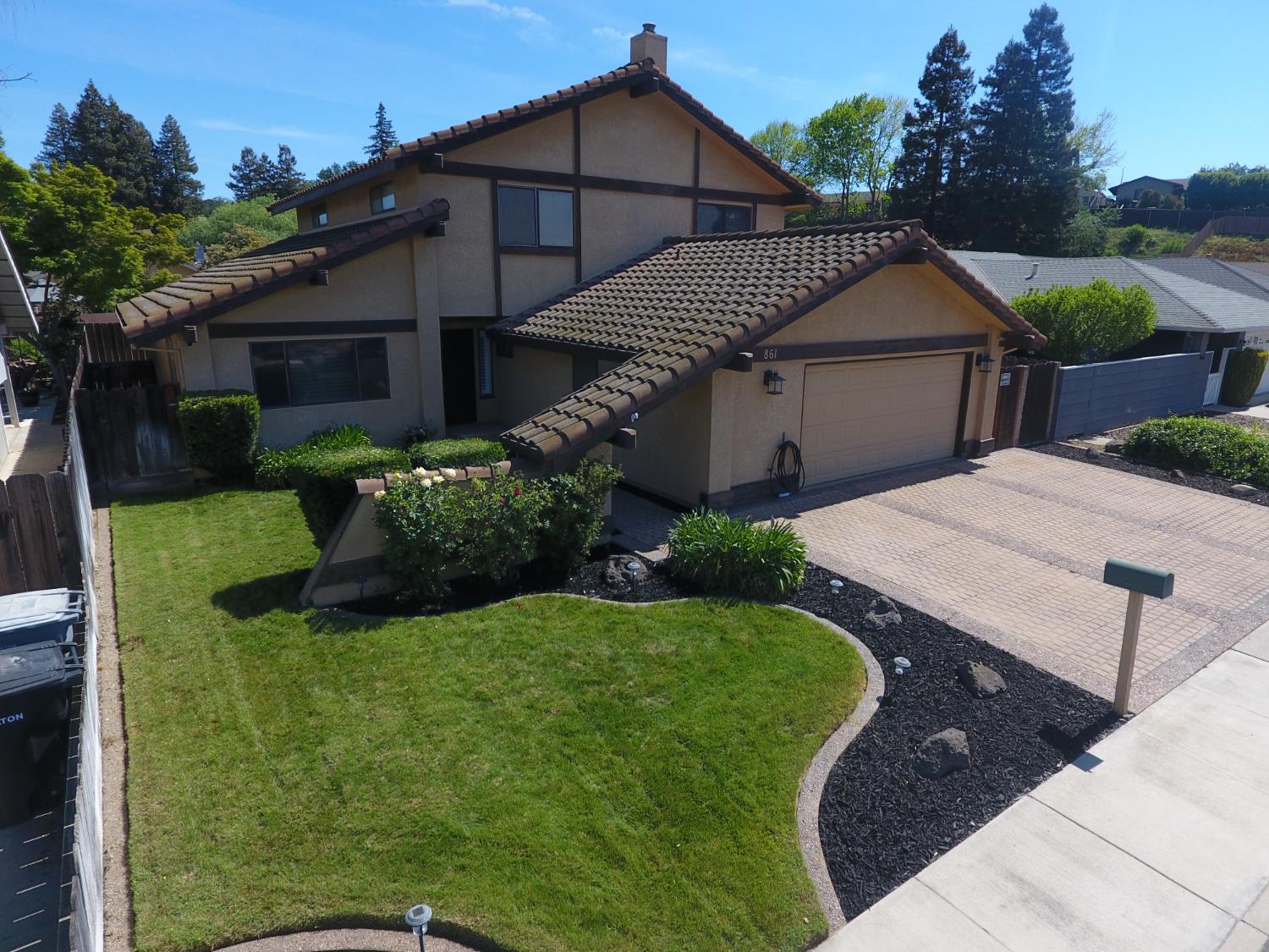 861 River Bluff Court — photo