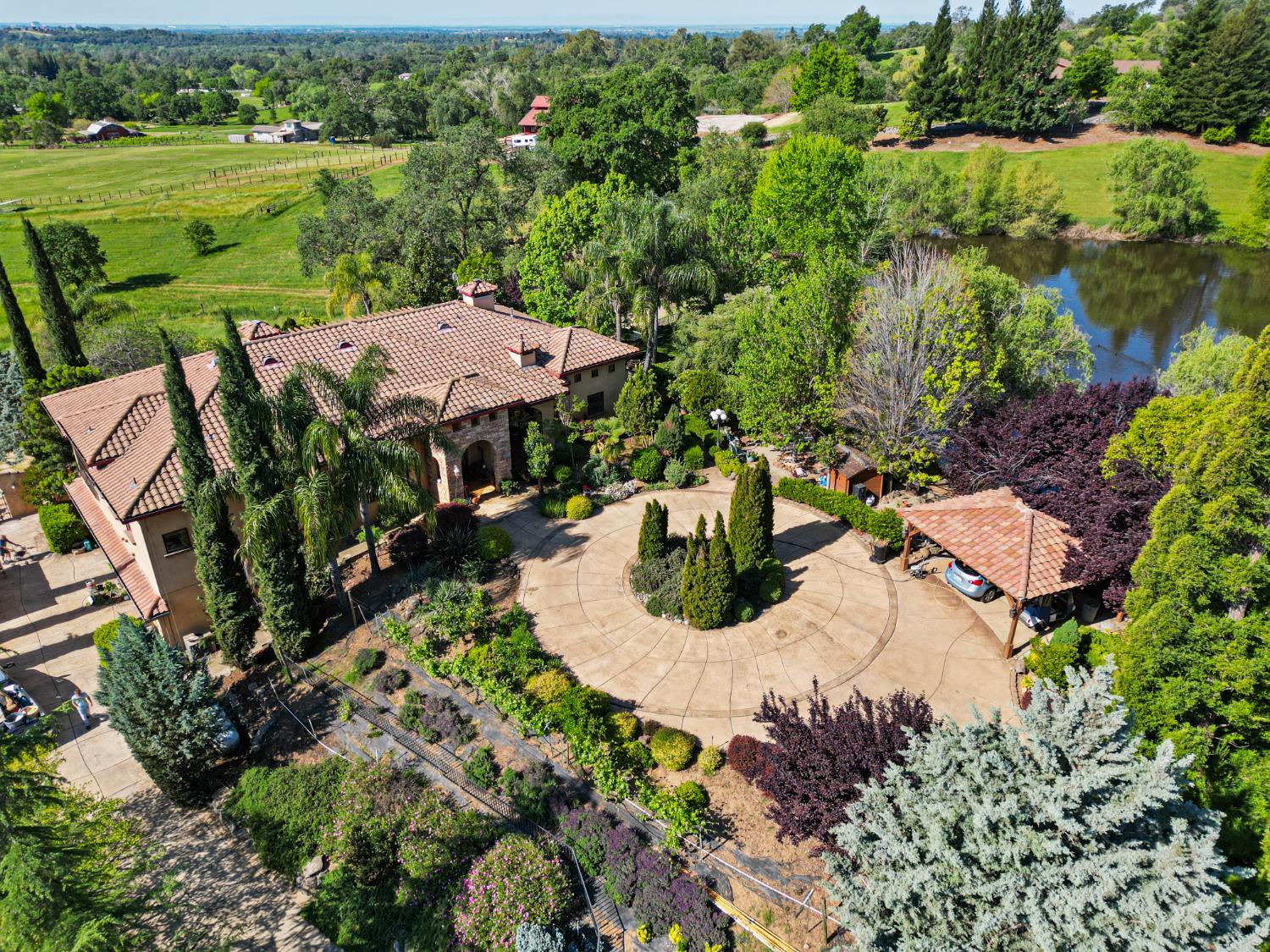 5411 Julietta Place — photo