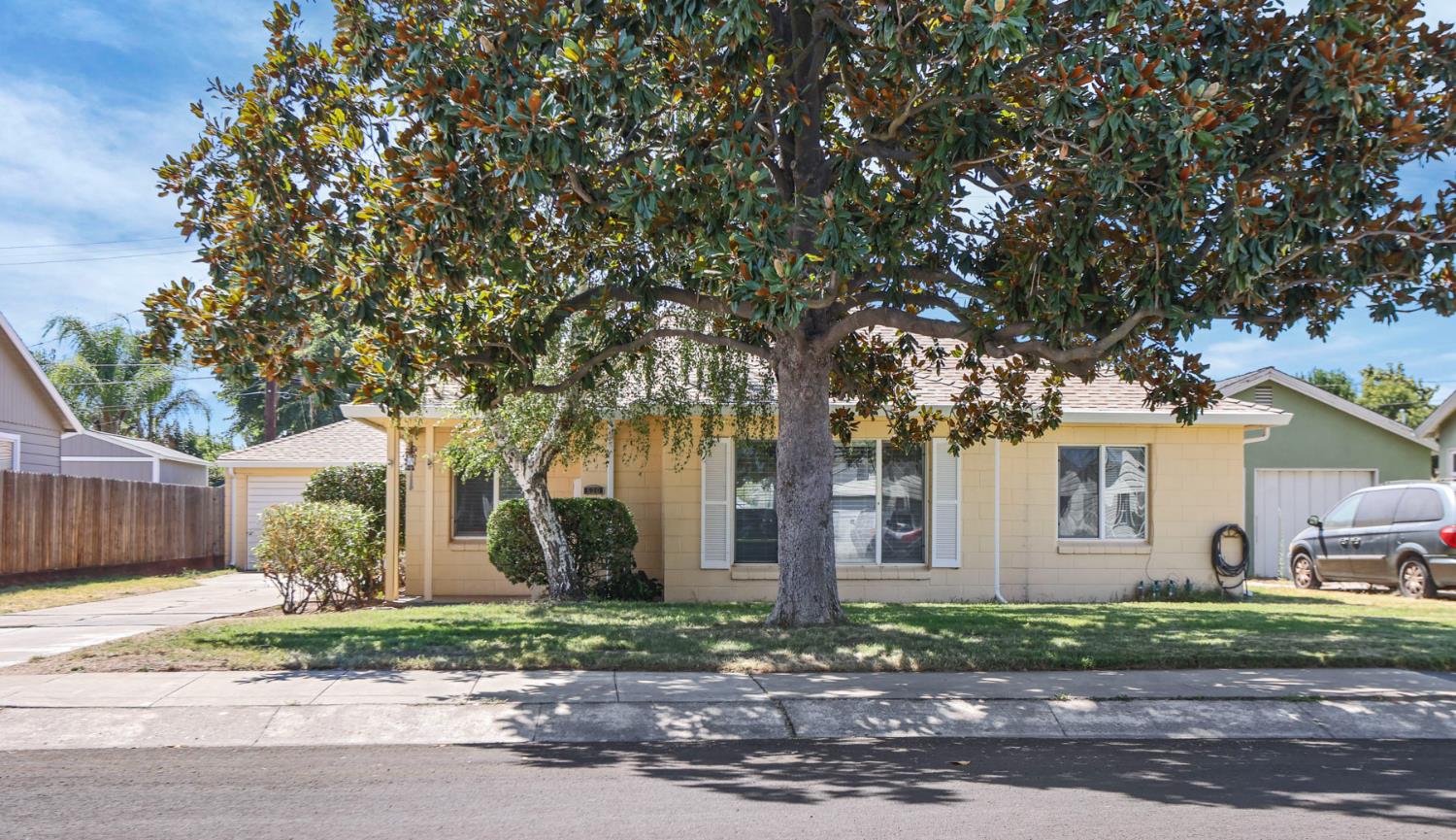 520 Tamarack Drive — photo
