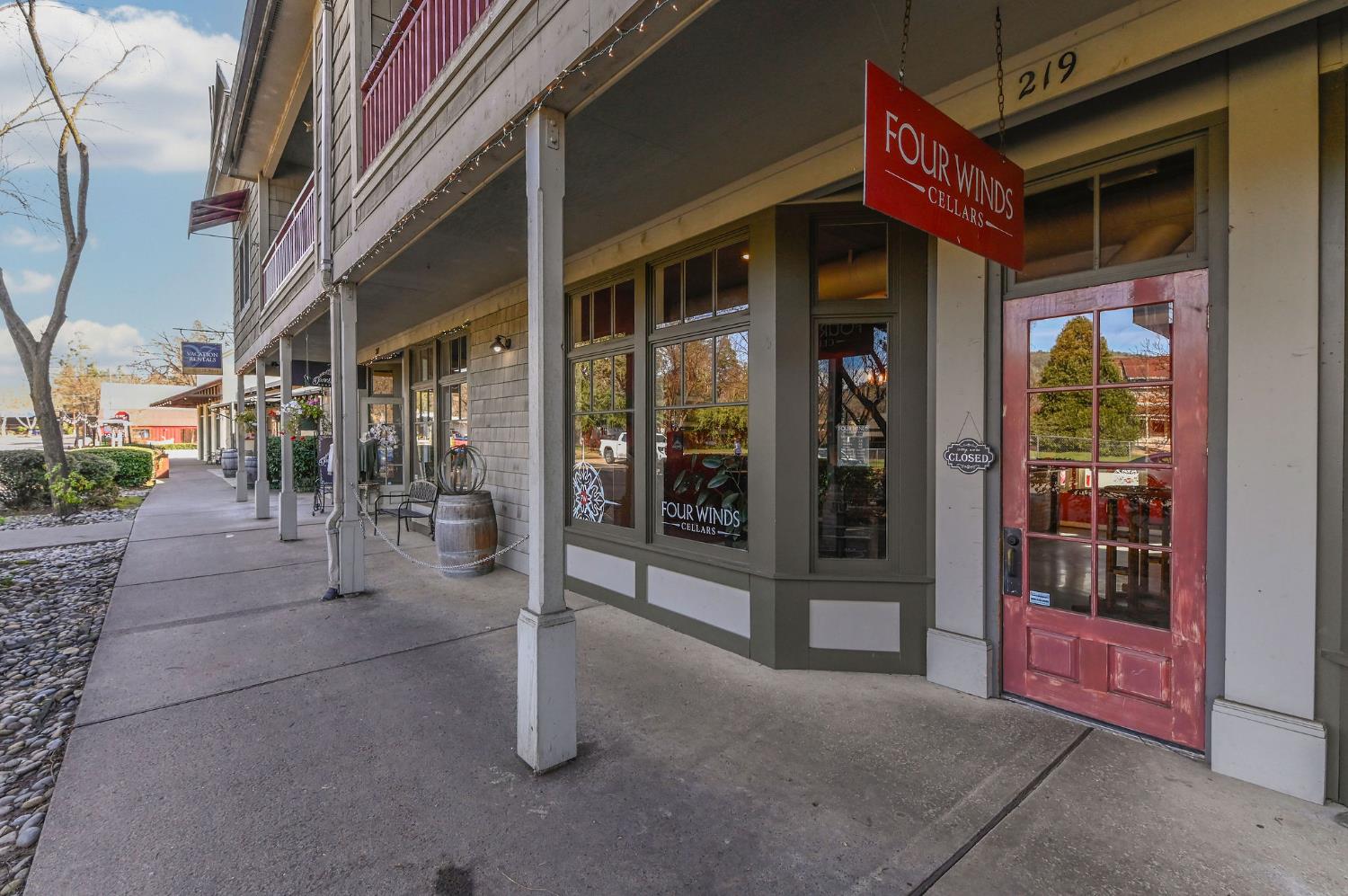 207 Main Street — photo