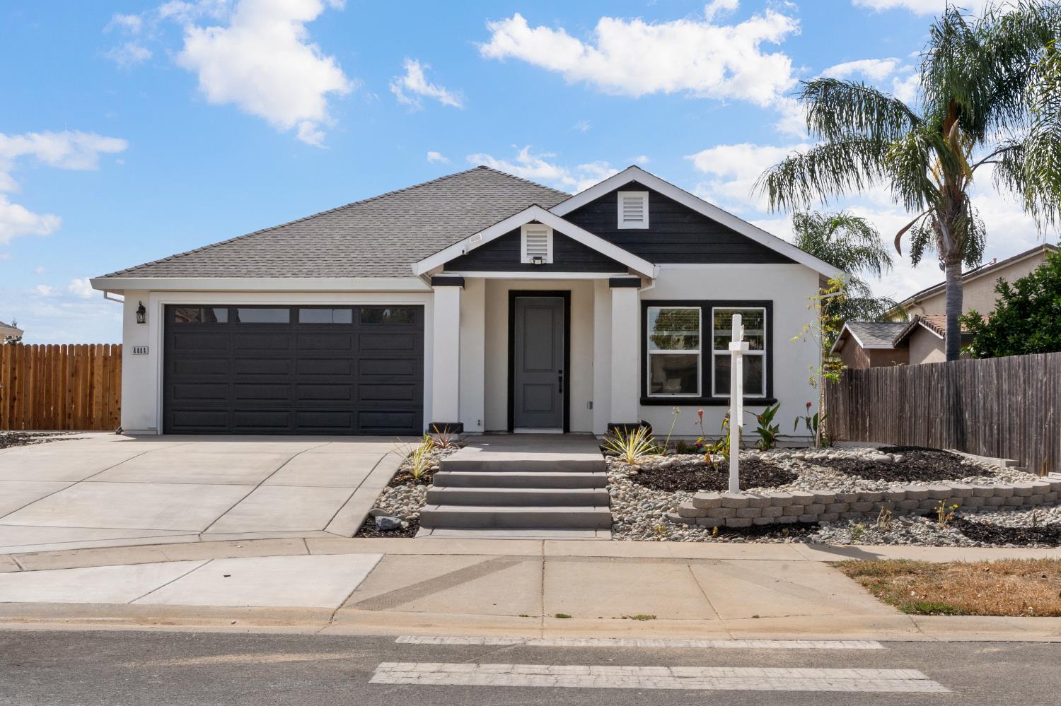 4444 Sundari Avenue — photo