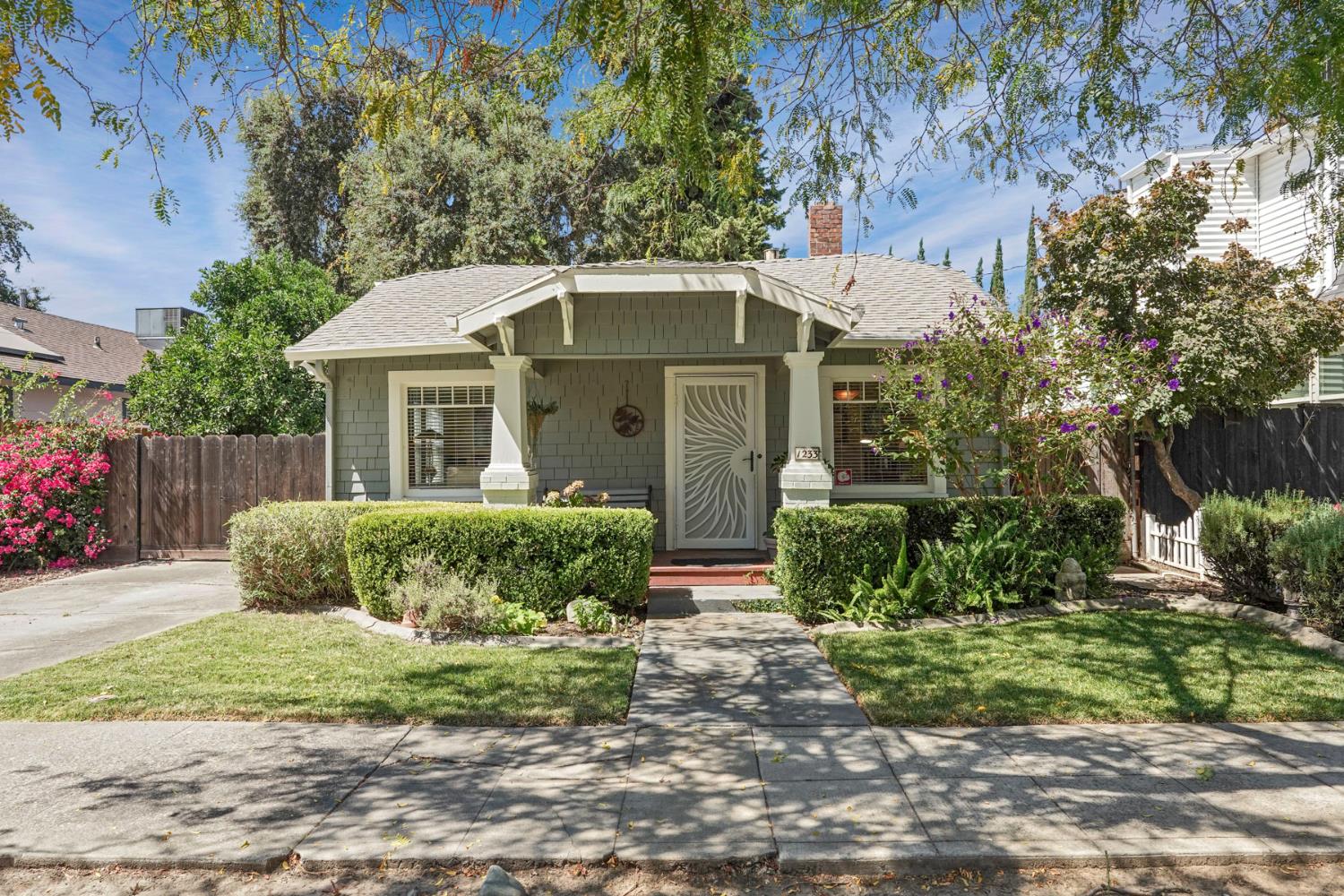 1233 N Baker Street — photo