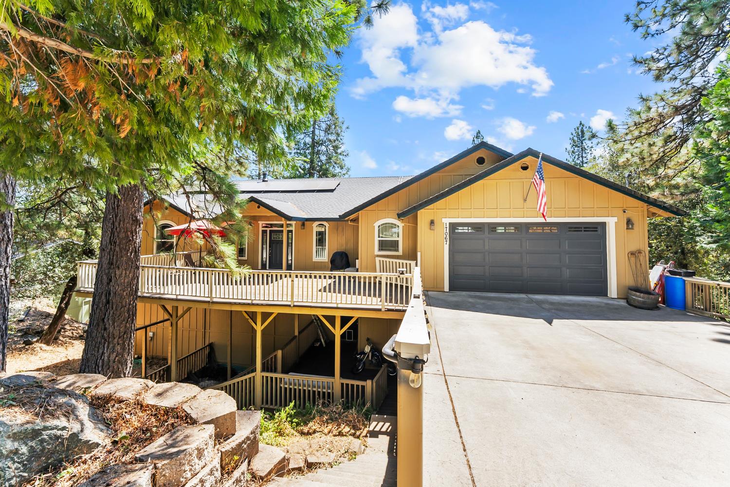 17067 Lawrence Way — photo
