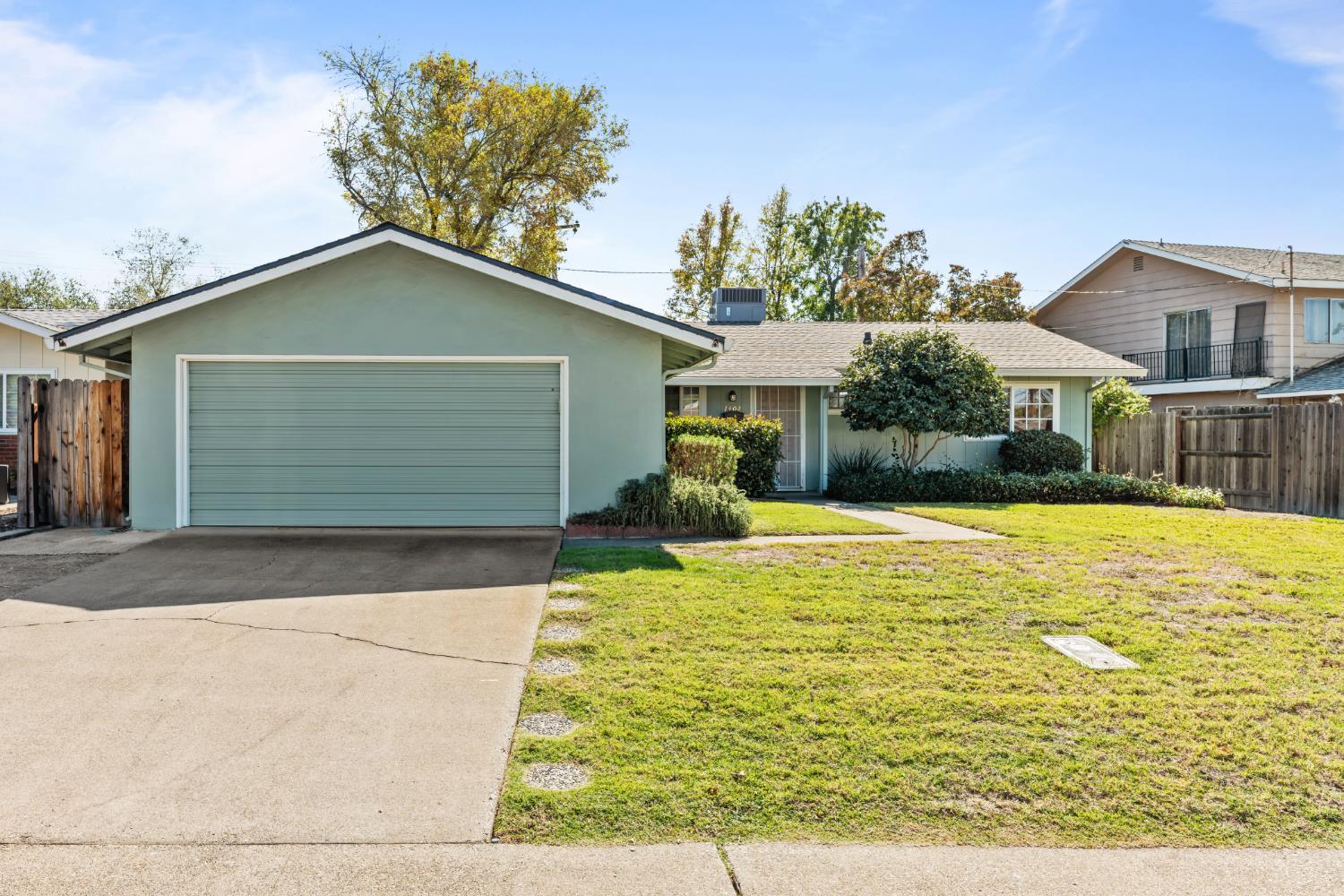 1402 Gerry Way — photo