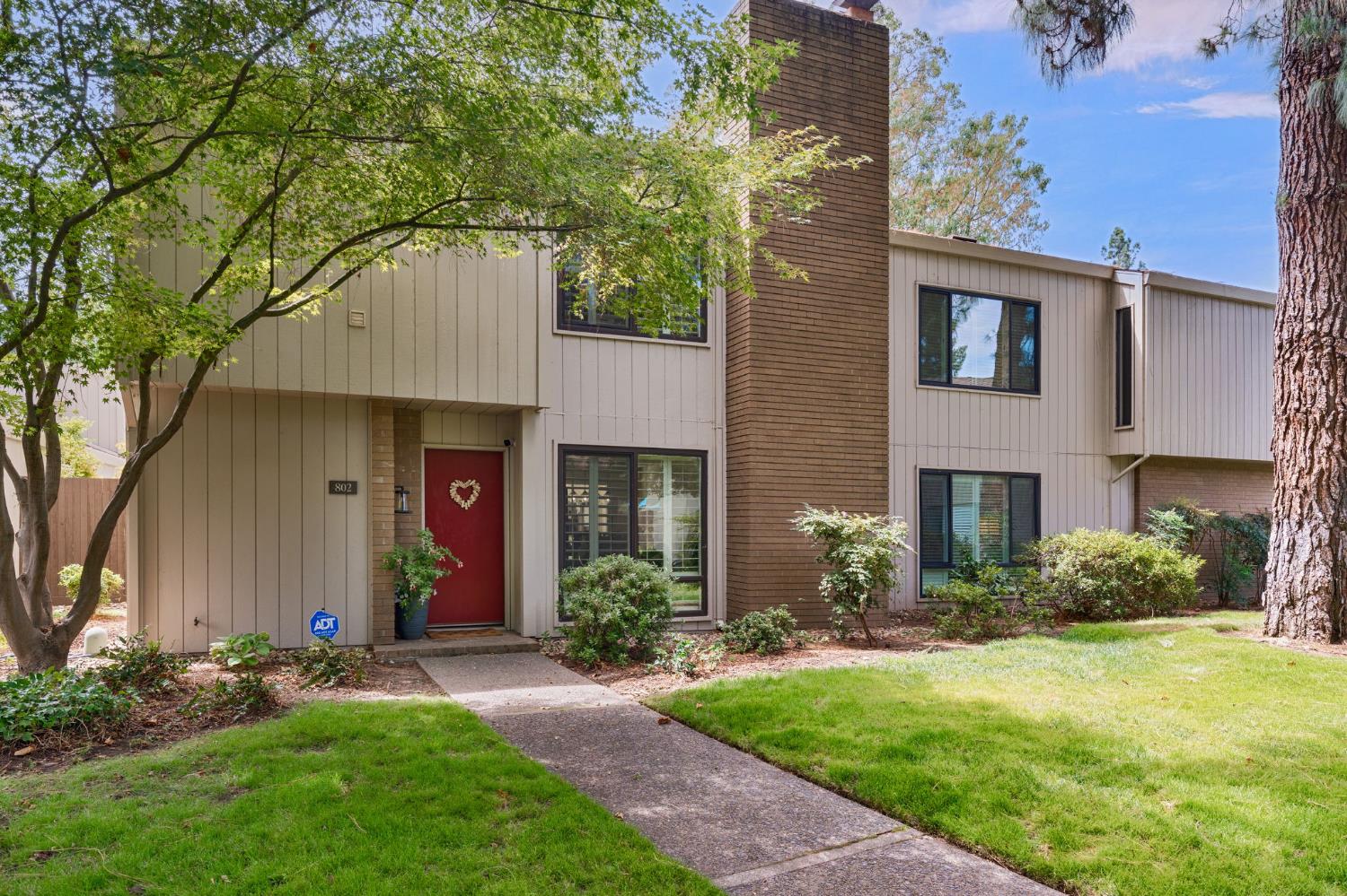 802 Dunbarton Circle — photo