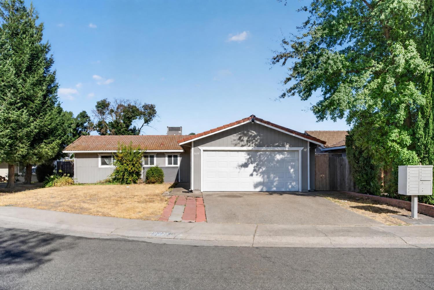 8616 Marlboro Ct — photo