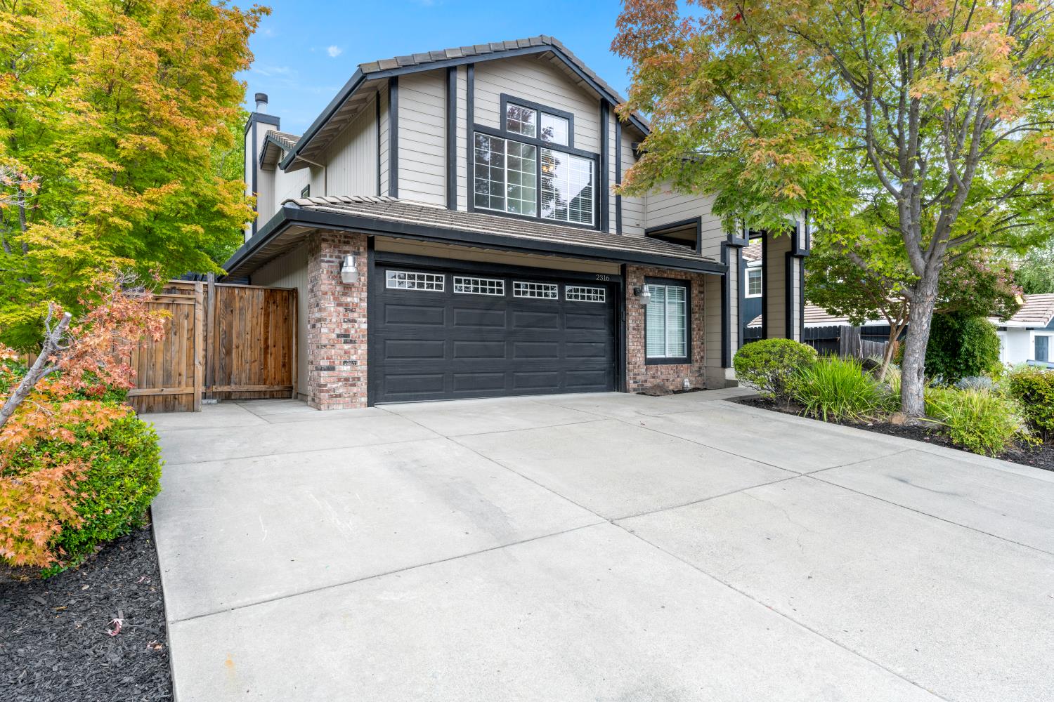 2316 Egret Court — photo