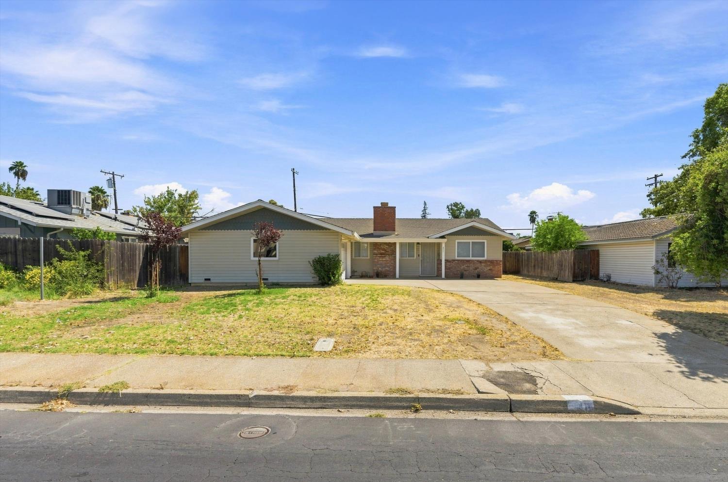411 Sunrise Avenue — photo