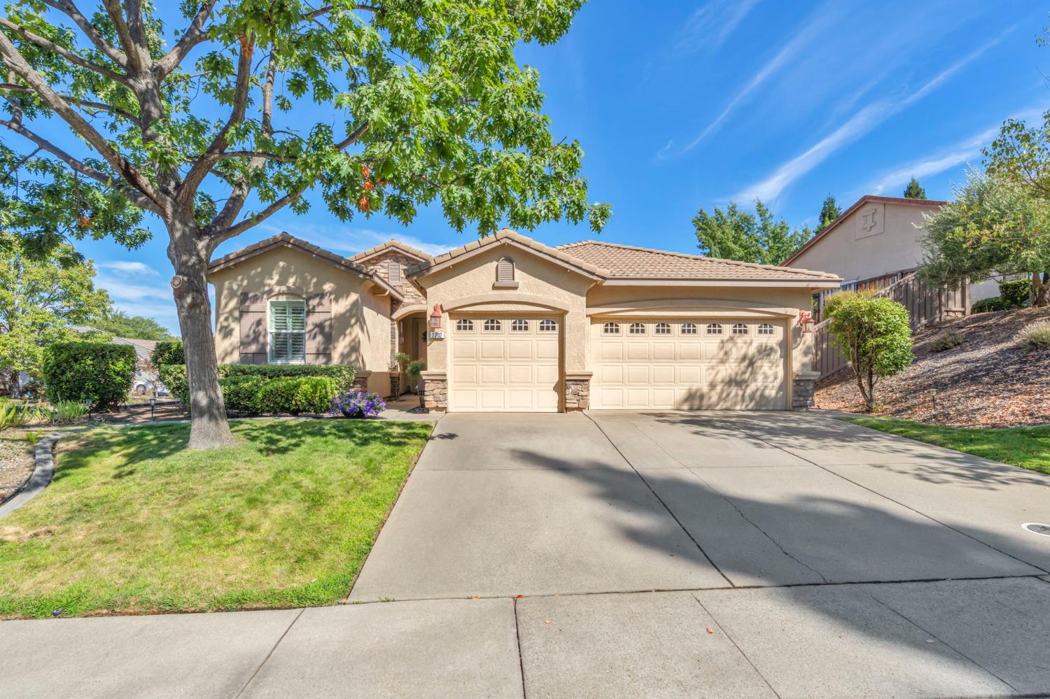 2202 Acorn Ridge Court — photo