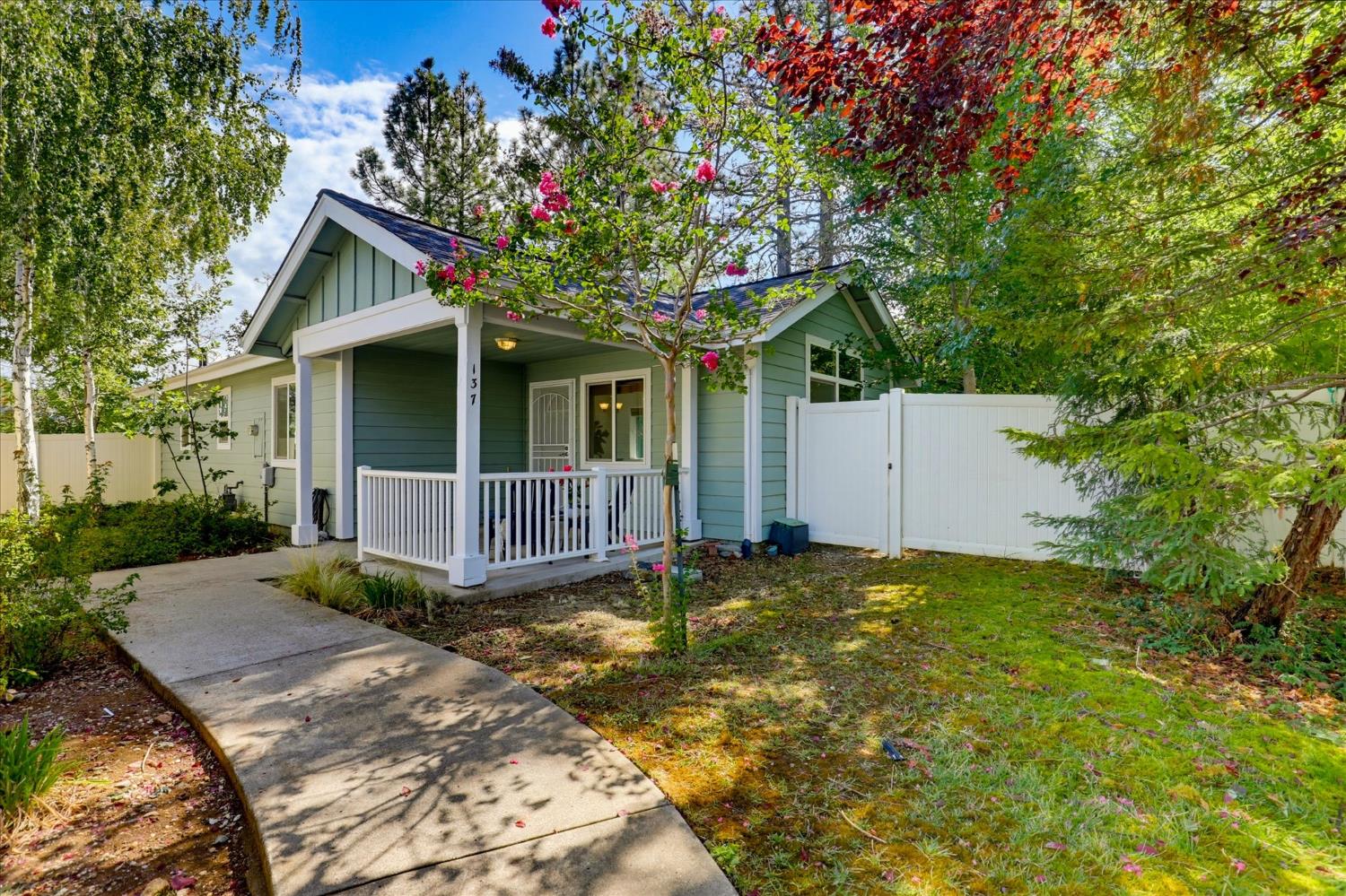 137 Highlands Court — photo