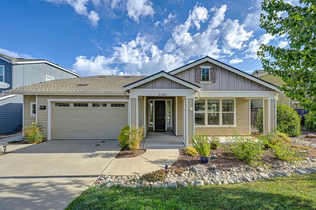 21583 Cascade Crossing Road — photo