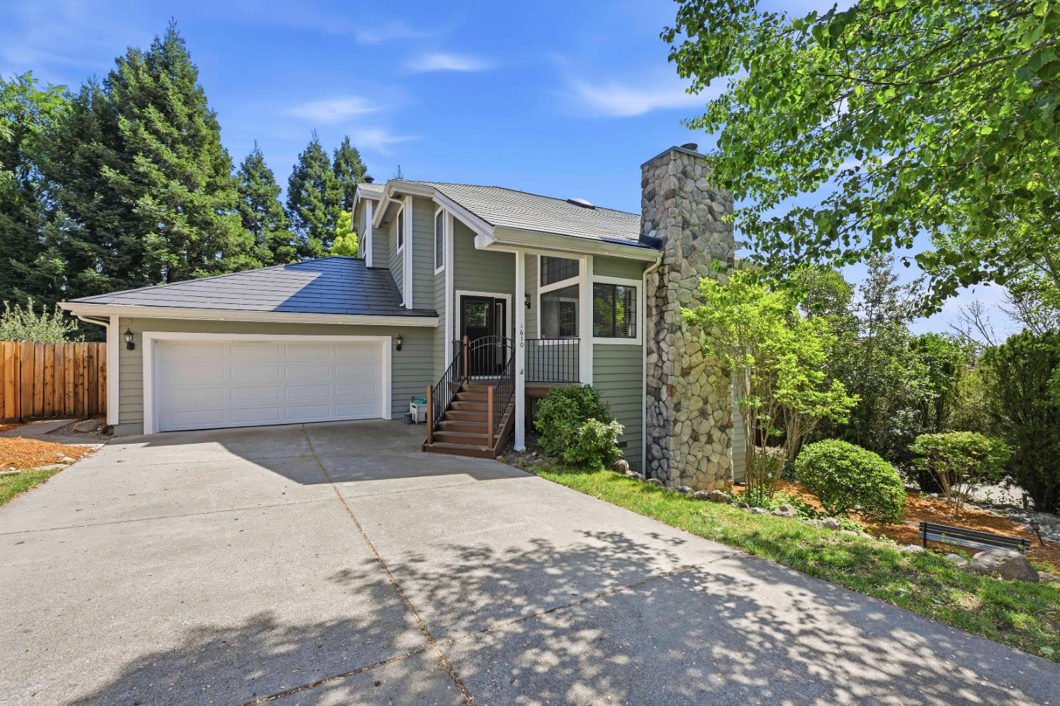 1610 Foxridge Circle — photo