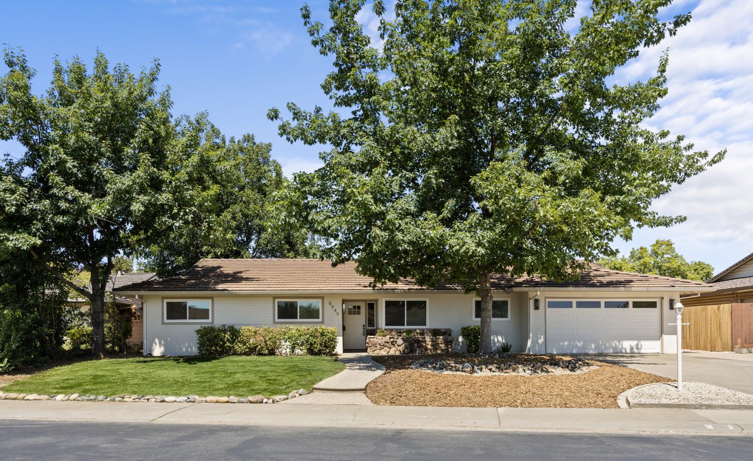 8949 Plaza Park Drive — photo