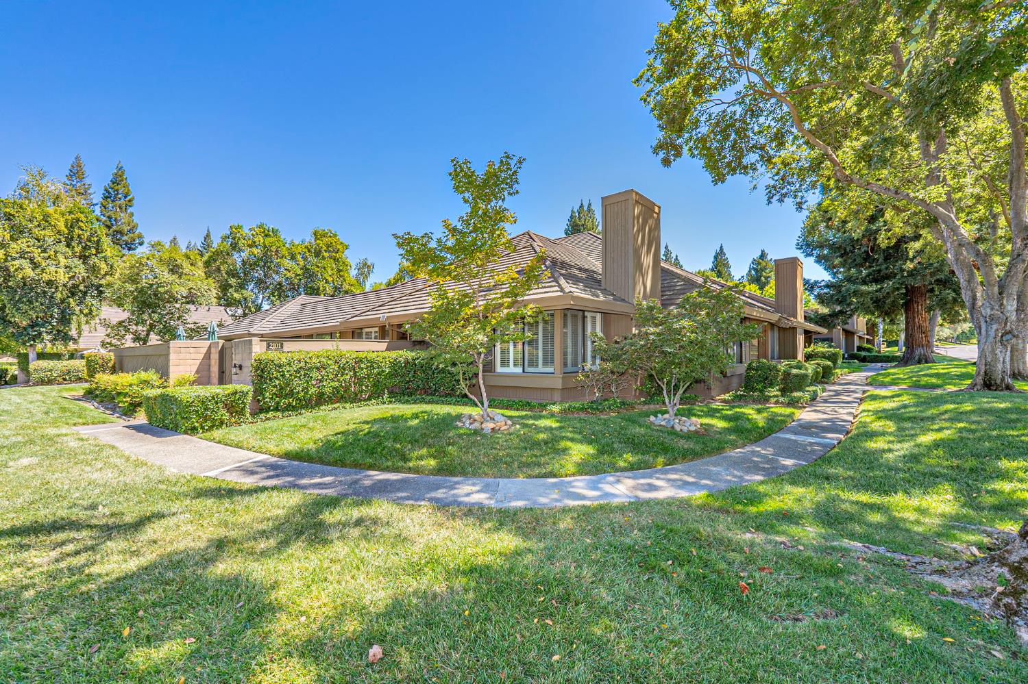 2101 Gold Rush Drive — photo
