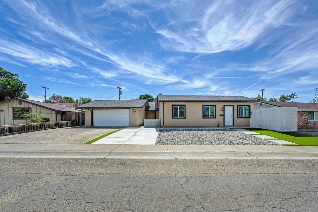 5924 Deary Way — photo