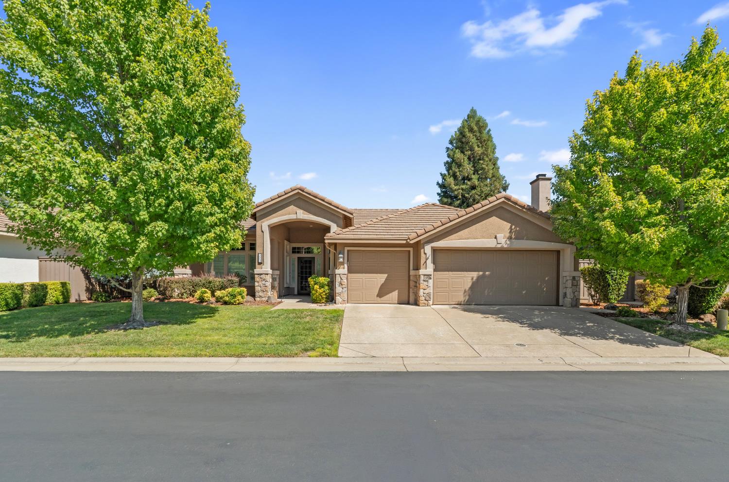 1664 Avondale Dr — photo