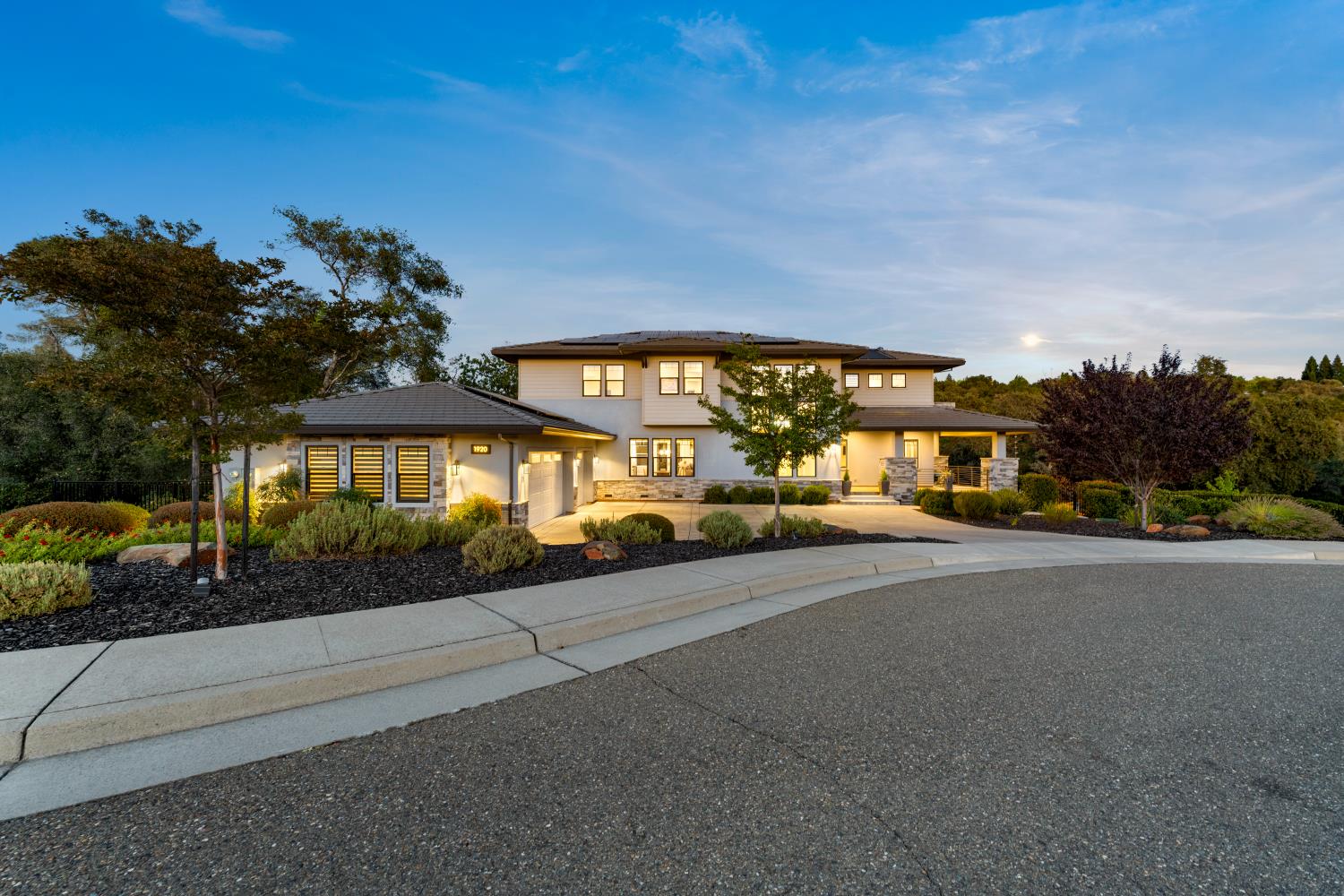 1920 Coyote Court — photo