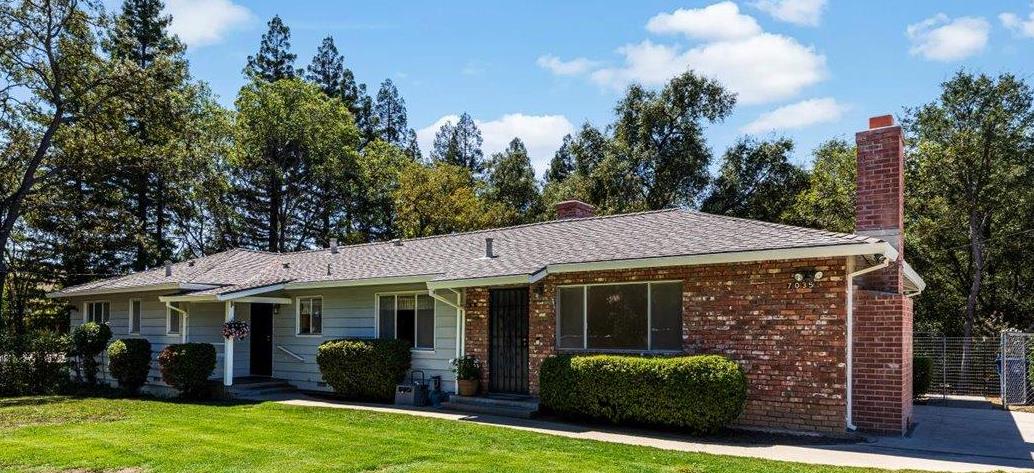 7035 Van Maren Lane — photo