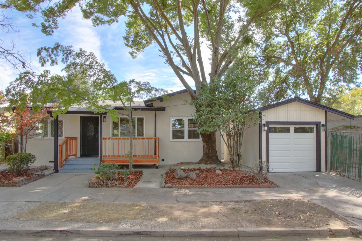 2038 Markham Way — photo