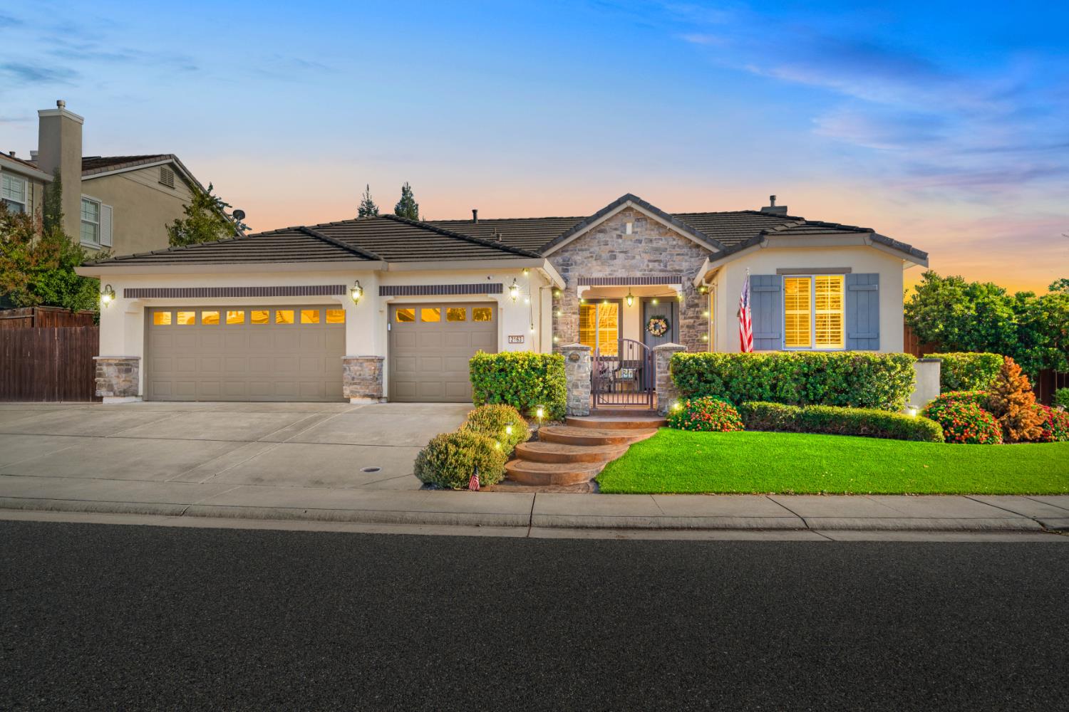 2163 Mount Errigal Lane — photo