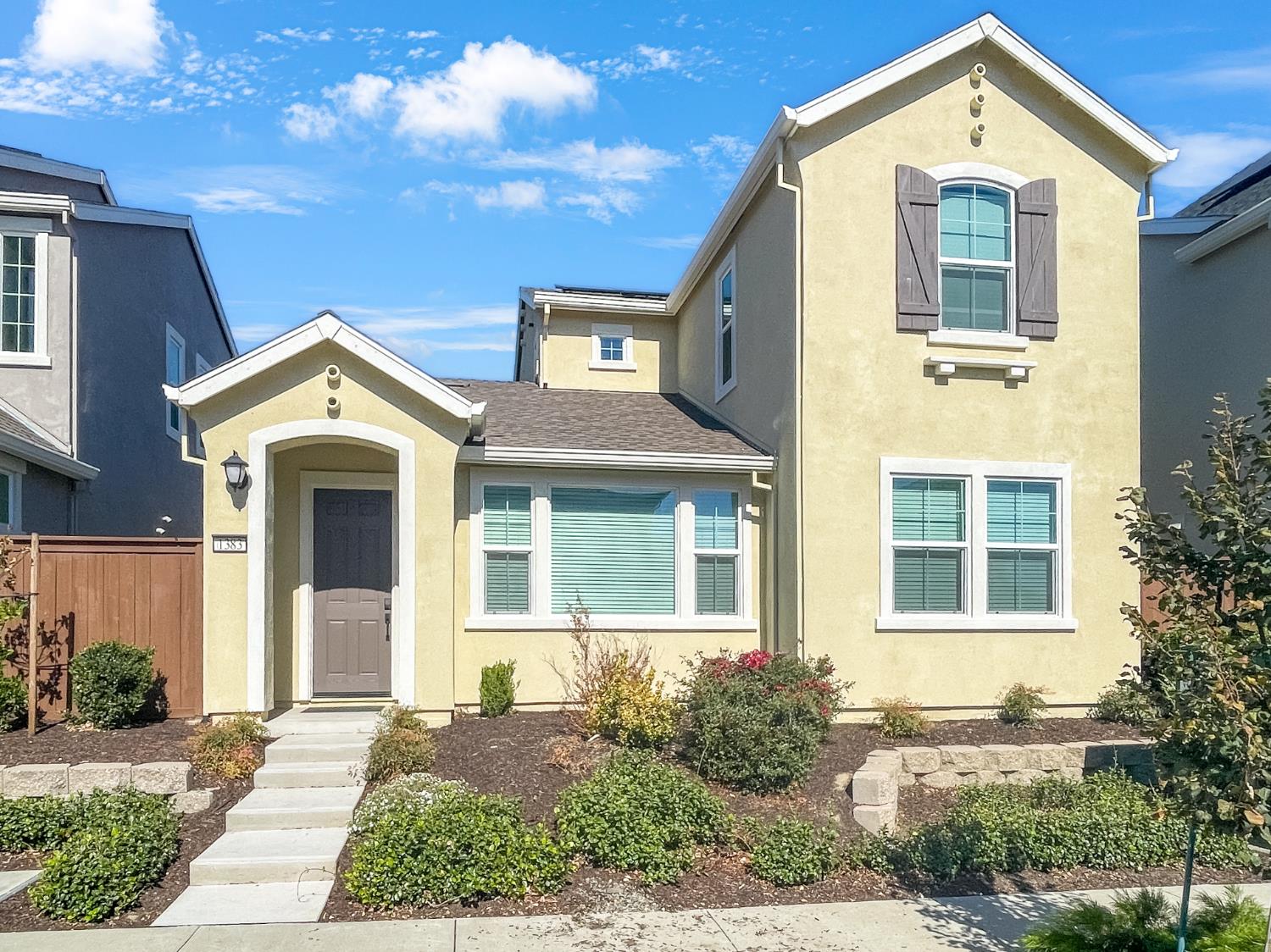 1383 Hadley Drive — photo