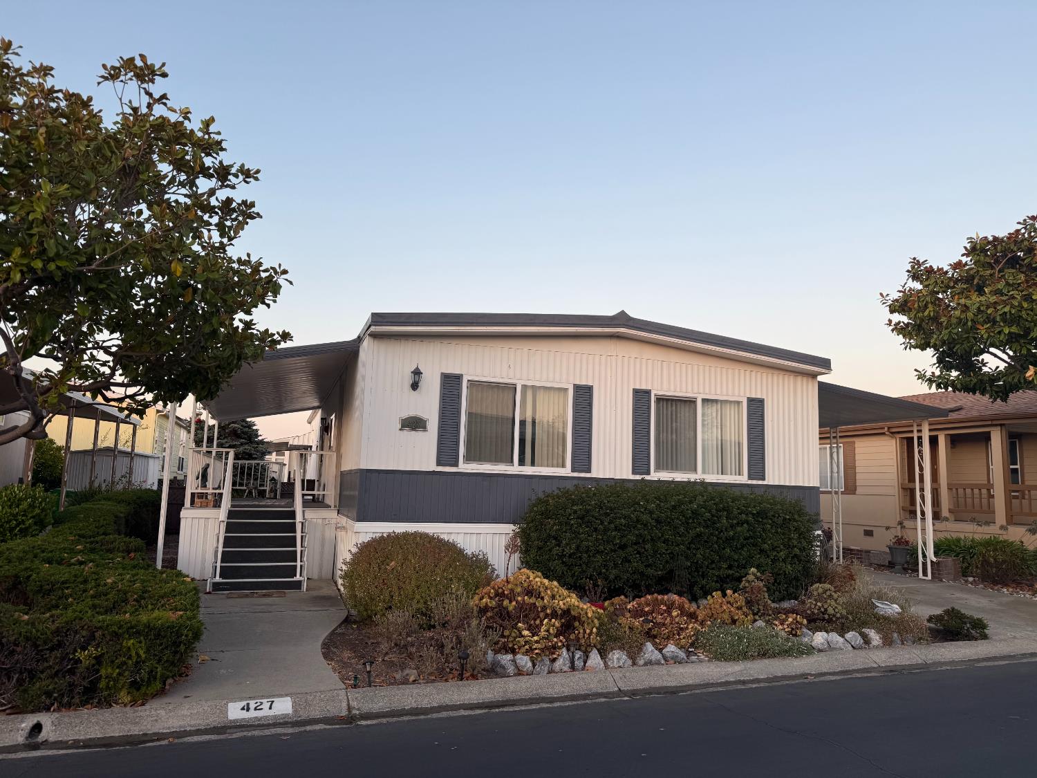 427 Santa Monica Street — photo