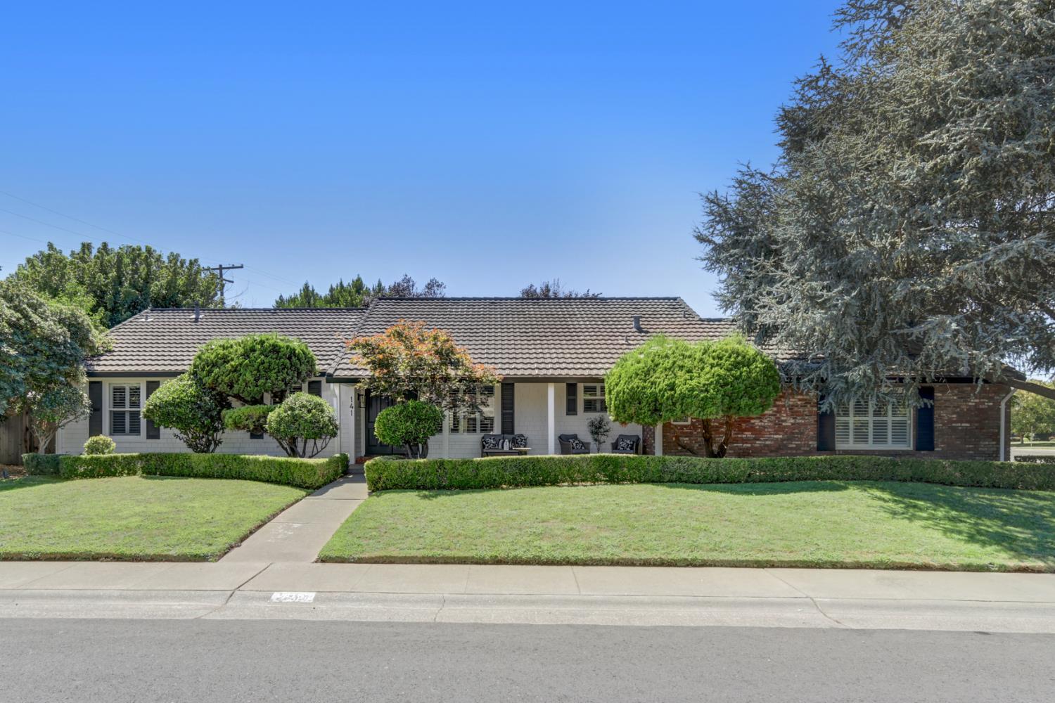 141 Clunie Drive — photo
