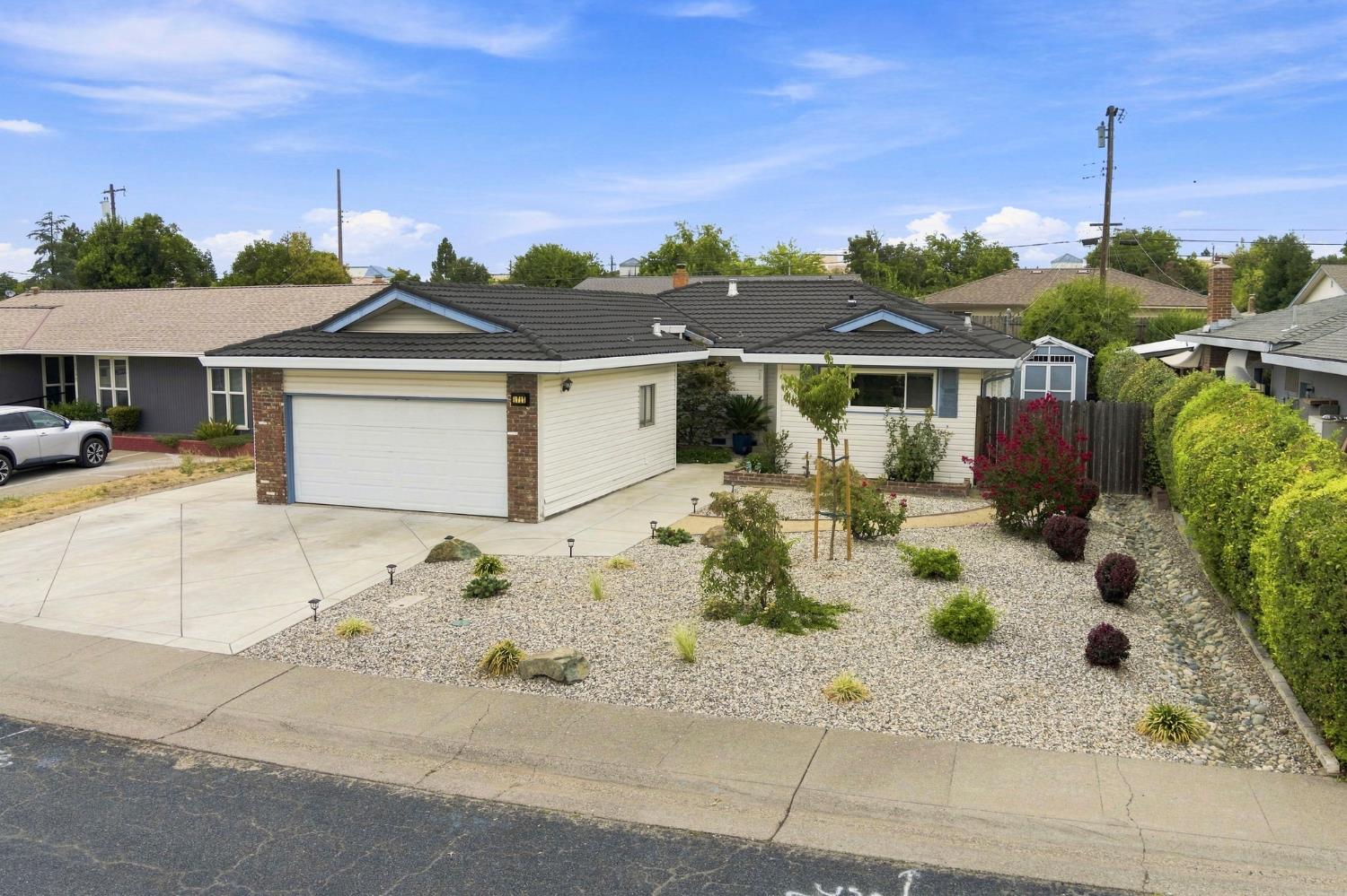 1717 Russell Way — photo