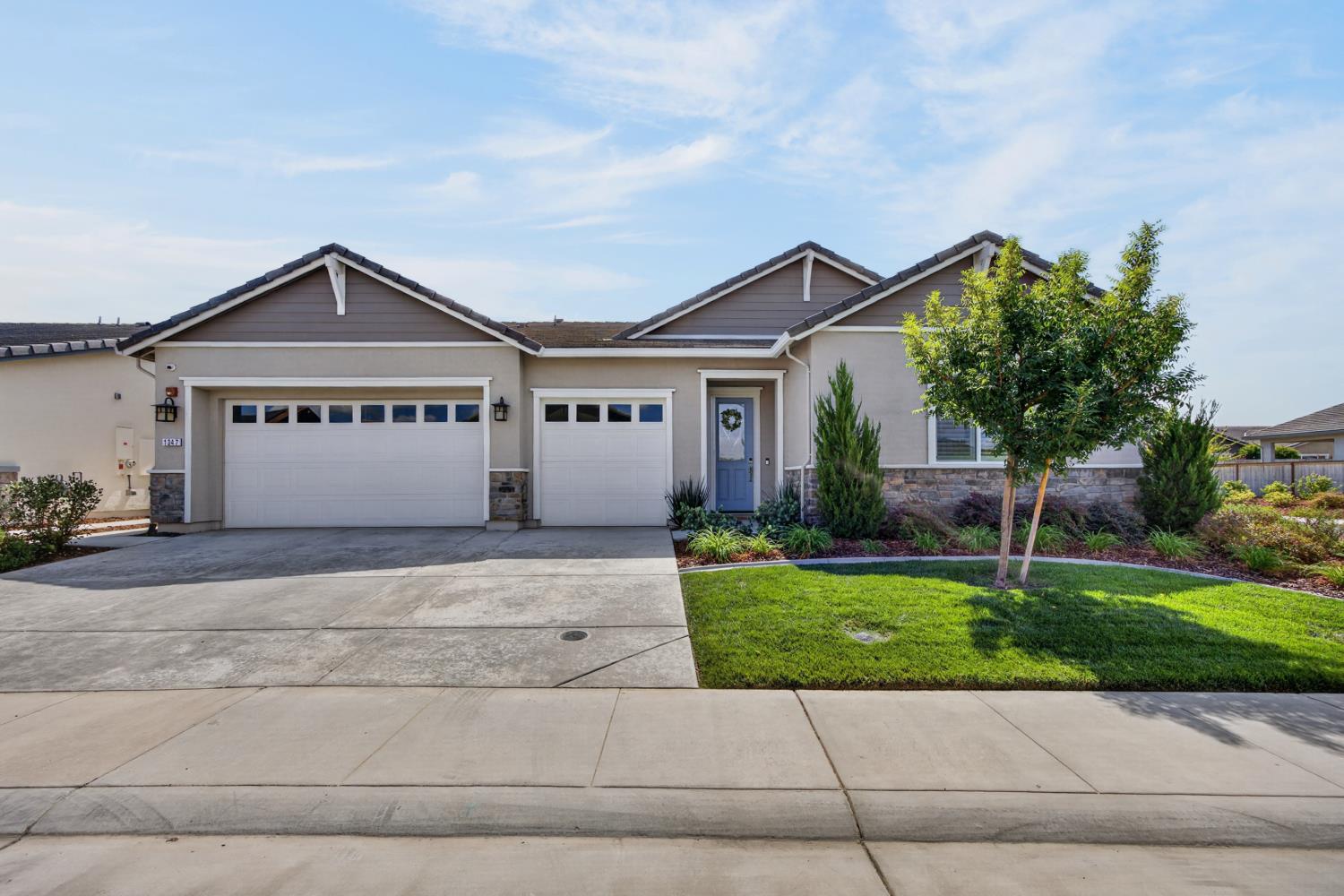 1347 Cascade Way — photo