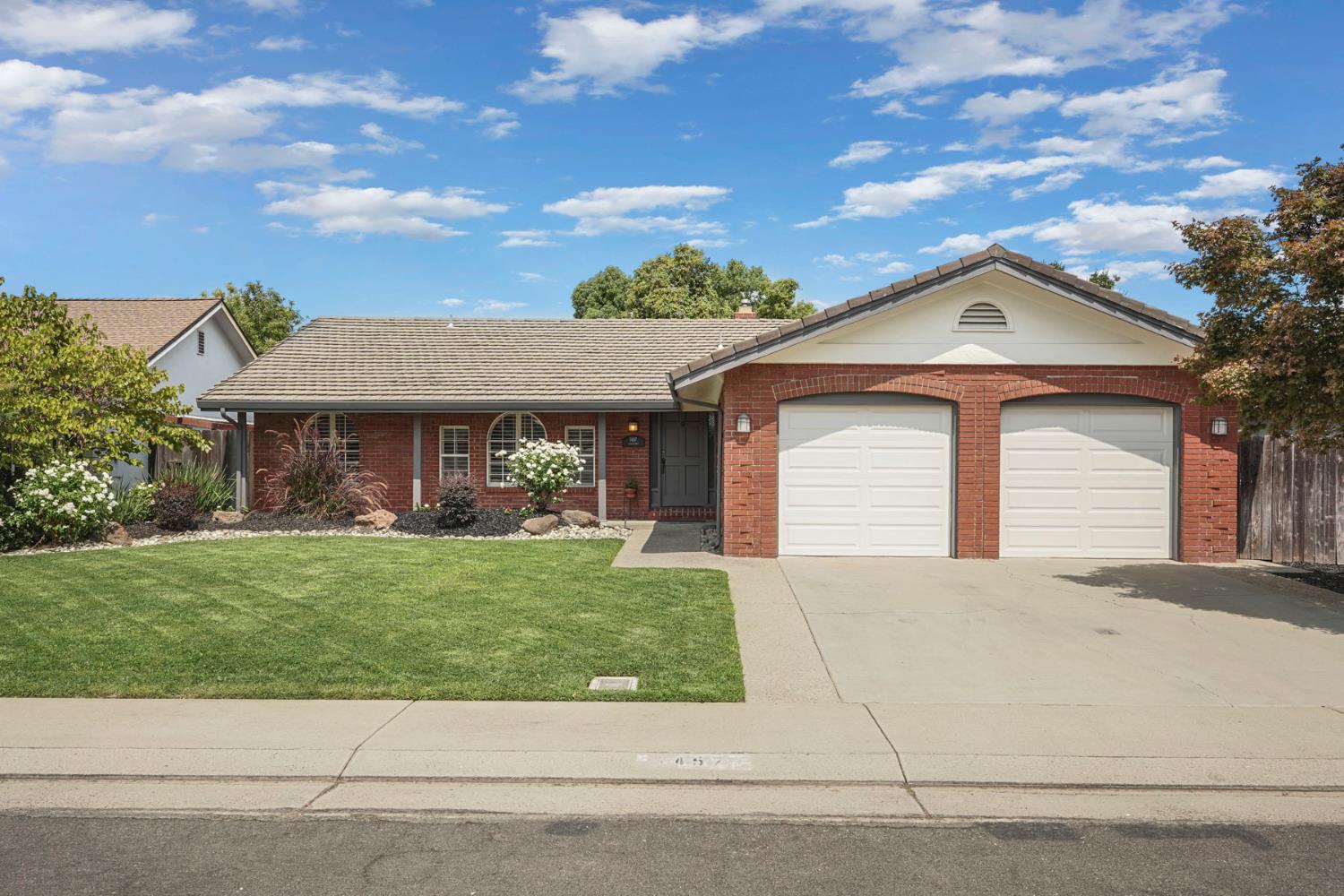 1457 Keagle Way — photo